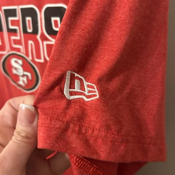 NWOTS New Era Red NFL Team Apparel Hooded Short Sleeve Shirt - Picture 3 of 6